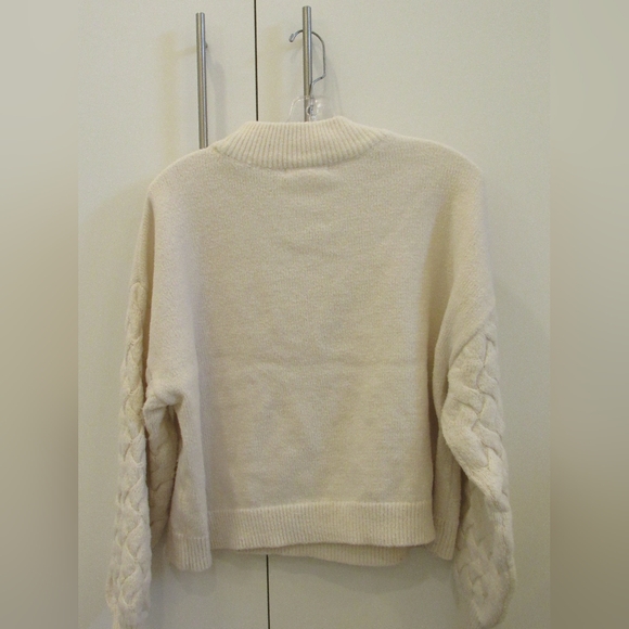 Cozy Off-white Sweater - Picture 6 of 9